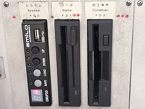 hitachi_edm_USB_floppy_emulator.jpg